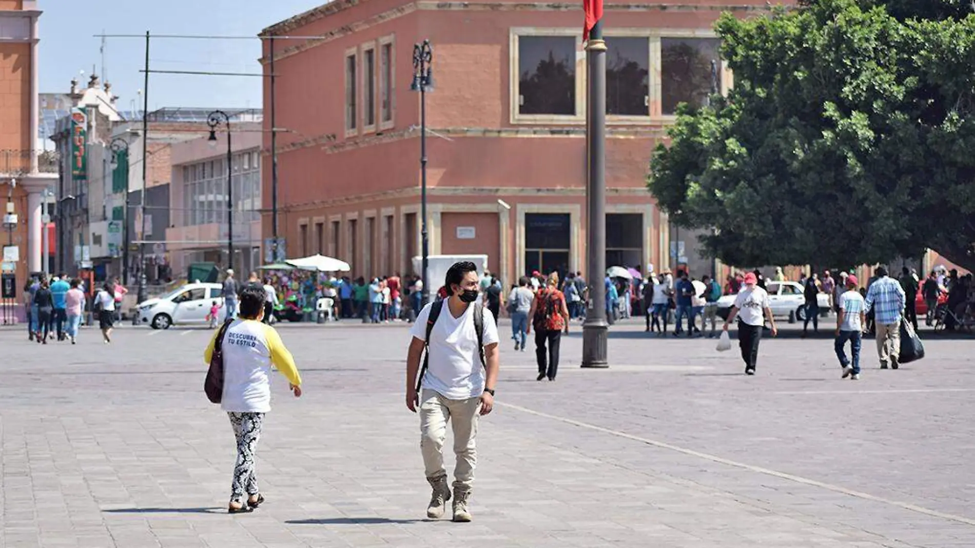 gente plaza de armas